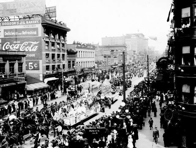 1914.Vancouver.pageant.Hastings.Street.atCarrall.looking.east