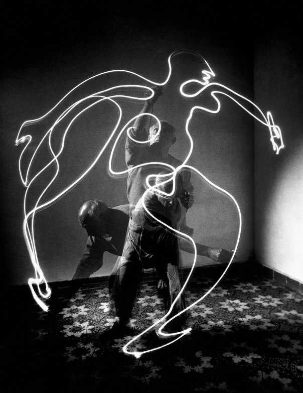 Picasso drawing with light. tumblr_mj41kiX1B71qduom2o4_1280