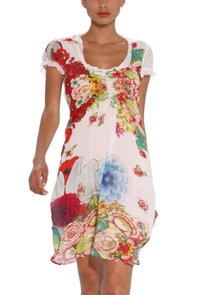 This is the new Tido dress in white by Desigual. Now at Angel Vancouver (agelvancouver.com). Photo by Desigual. Desigual.Tido.32V2010_1000_vd_foto_ligera