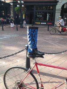 New Desigual blue boots with patent leather toes for fall-winter 2013. $289. photo by angelvancouver.com Desigual.blue.boots.with.patent.leather.toes.fall.winter.2013.2.angelvancouver.com