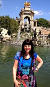 Barcelona.Day2.in.front.of.fountain.in.park2014
