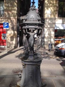 Barcelona.Day2.street.drinking.fountain2