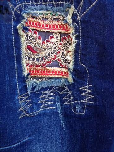 Left leg detail of Desigual DENIM BROKE DELUXE jeans. $175. Fall-Winter 2015.