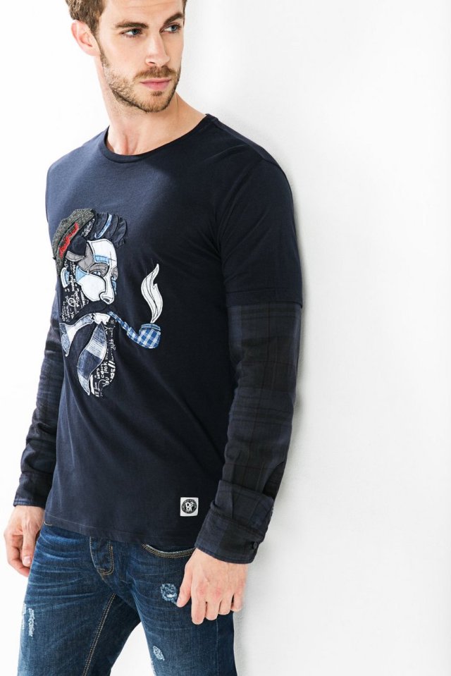 Desigual JOHN SEATRAVEL T-shirt with long sleeves and button cuffs. $109. Fall-Winter 2015 collection for men.