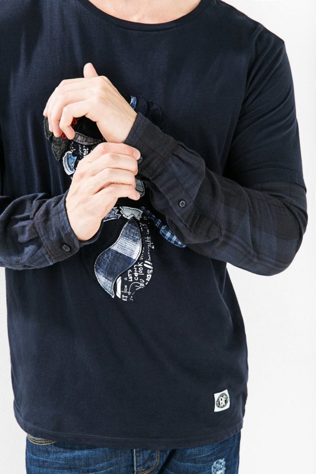 Desigual JOHN SEATRAVEL t-SHIRT, showing button-up sleeves. $109. Fall-Winter 2015.