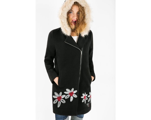 We only had three of these coats but have sold the size 38. Only Size 36 & 40 left. Daisies with red centres. Yes! Angel also has the Desigual jeans the model is wearing. Desigual COAT SIX parka with asymetrical zip and faux fur trim around hoodie. $279. We only had three. but sold the size 38. Only Size 36 & 40 left.