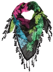 Desigual-Foulard-Triangle-Lincoln-Avenue.$49.95.SS2016.61W54D2_2000