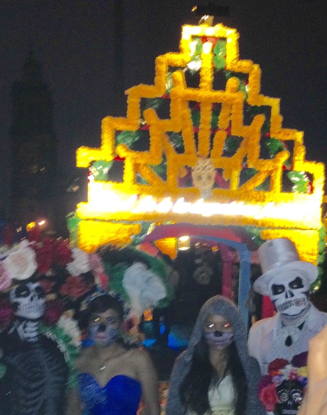 mexico-city-day-of-the-dead-shrine-with-people-in-costume