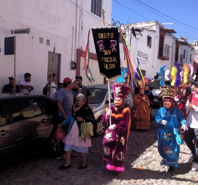 san-miguel-dayofthedead-parade-down-street-in-san-rafael-area