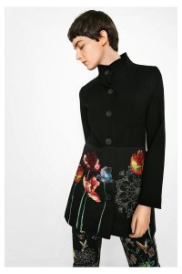 A high neck coat with six buttons, two side pockets and a delicate floral pattern. Spring-Summer 2017. Desigual JOYA coat. $309.95. SS2017.