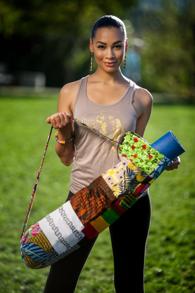 Naa Sheka yoga bag with shoulder strap. Hand made in Ghana by a women's collective. Kate Hillier photo.